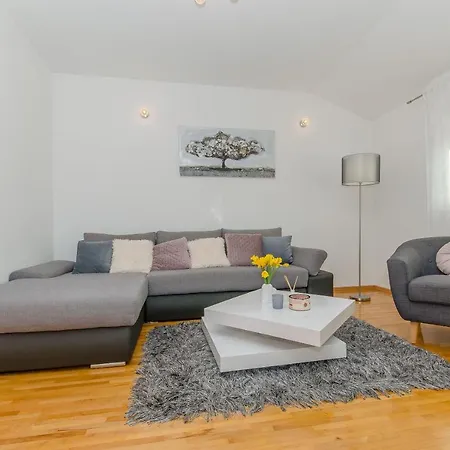 Apartment Prestige Okrug Gornji